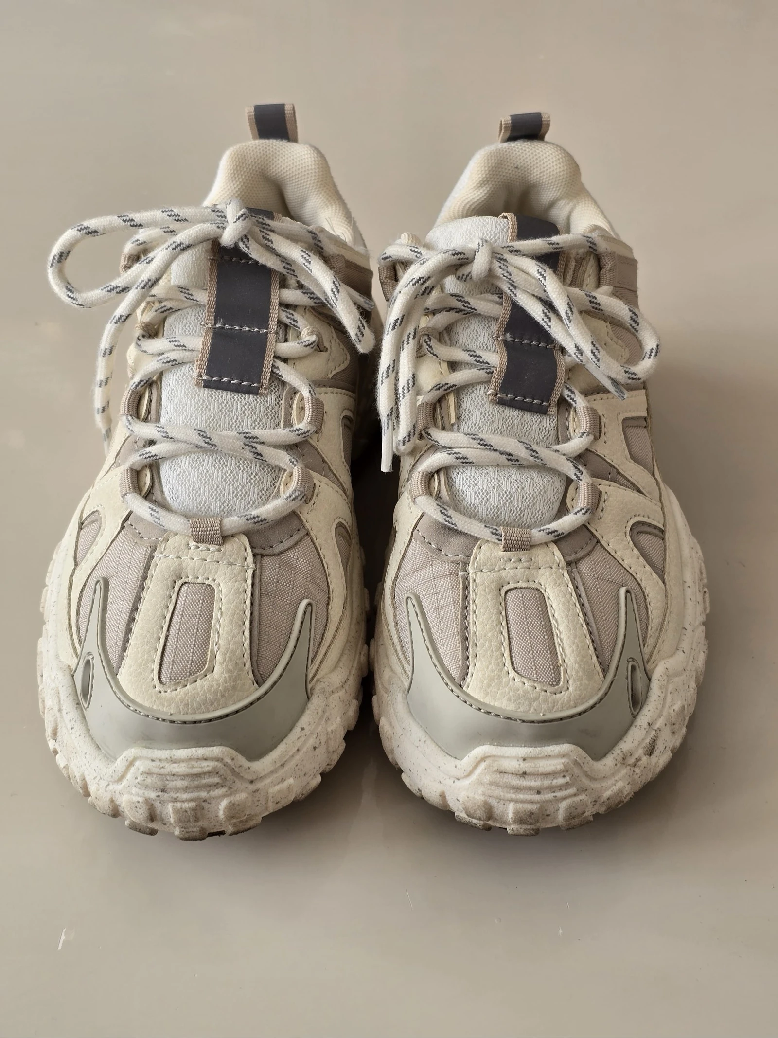 Título : Zapatillas chunky Zara beige y crema – Estilo outdoor / dad shoes – Talla 34 – photo 3